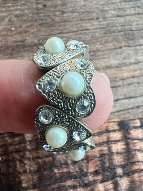 Silver-Tone faux Pearl and Crystal Stretch Ring - Cream Pearls